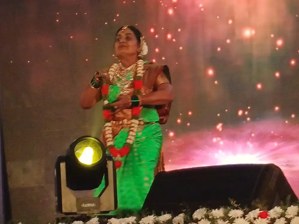 Mohiniyattam recital in green